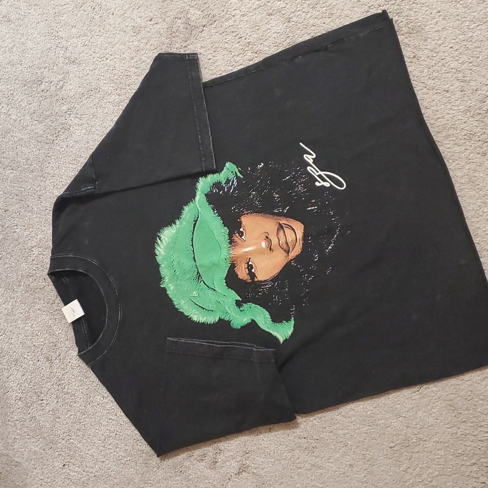 Men Graphic Black T-Shirt with Green Hat Design XL